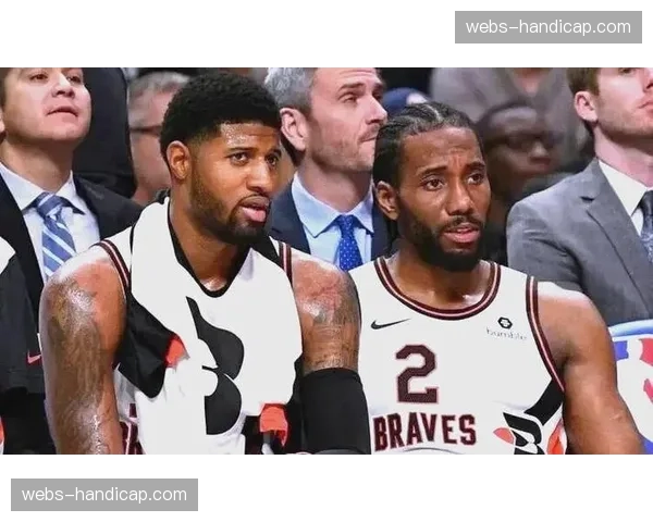 快船队登机前往客场，伦纳德与乔治均随队出征